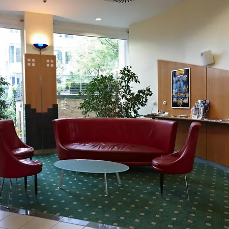 מלון Intercityhotel 4*