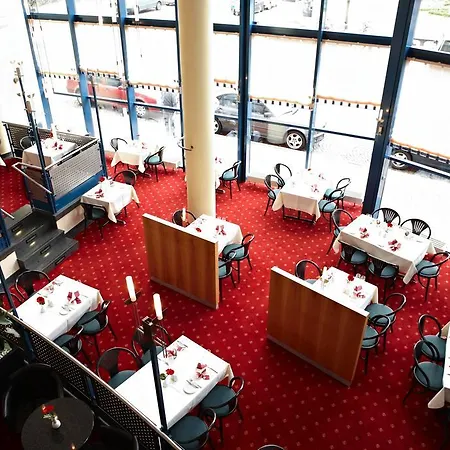 מלון Intercityhotel