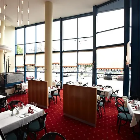 מלון Intercityhotel 4*