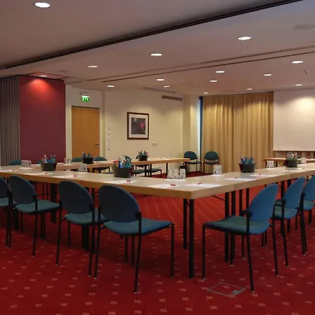 מלון Intercityhotel 4*