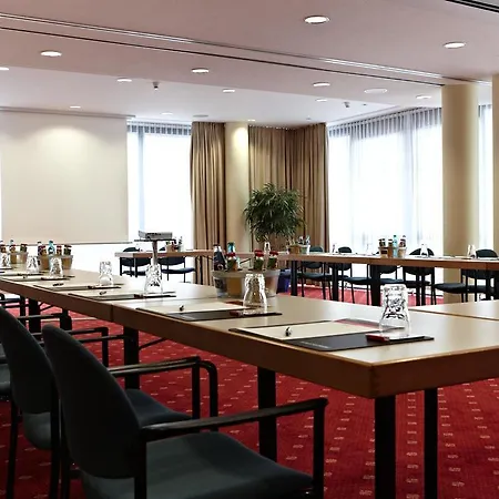 מלון Intercityhotel 4*