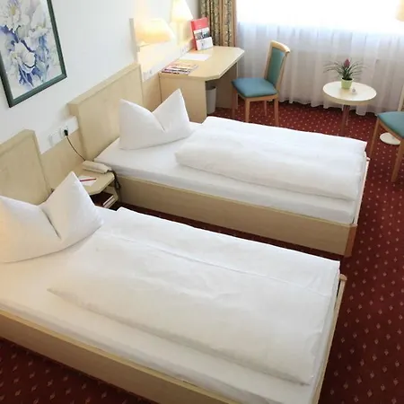 Intercityhotel Szálloda 4*