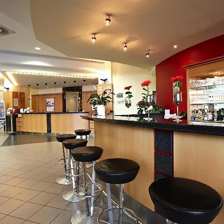 מלון Intercityhotel 4*