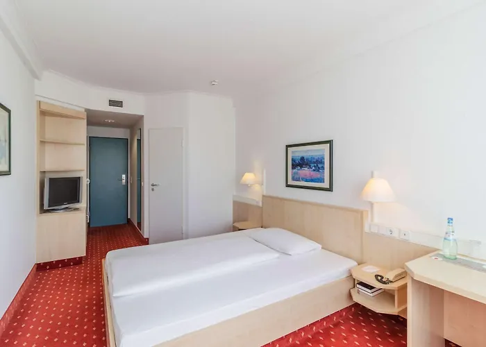 Intercityhotel Hotell 4*